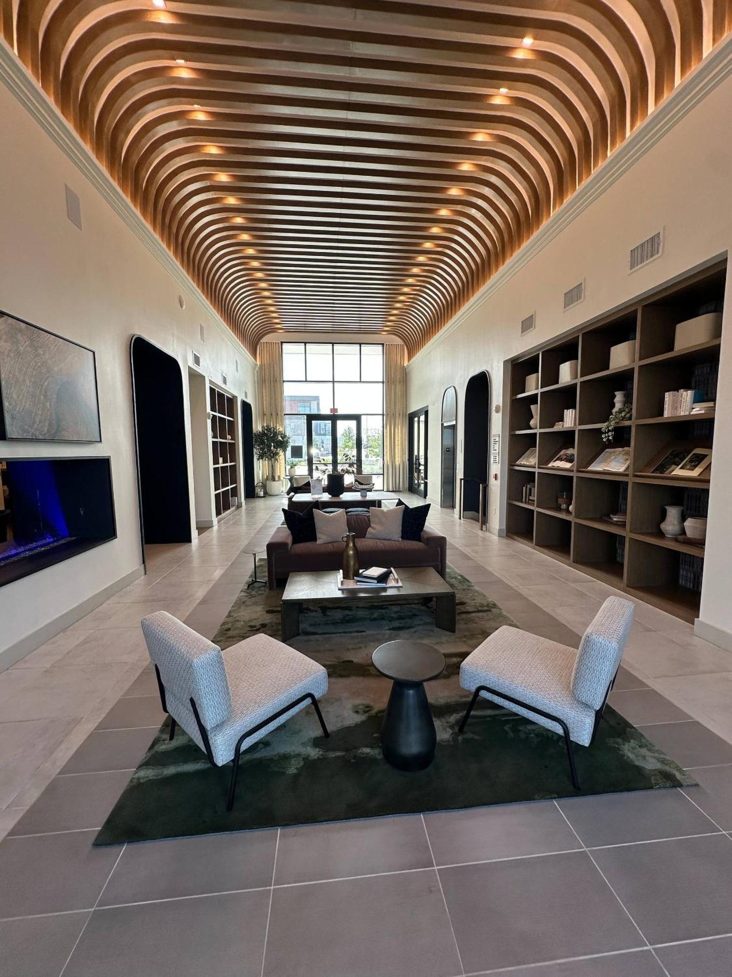 Goldy | Big Group Stay, Game Room, Coworking, Pool