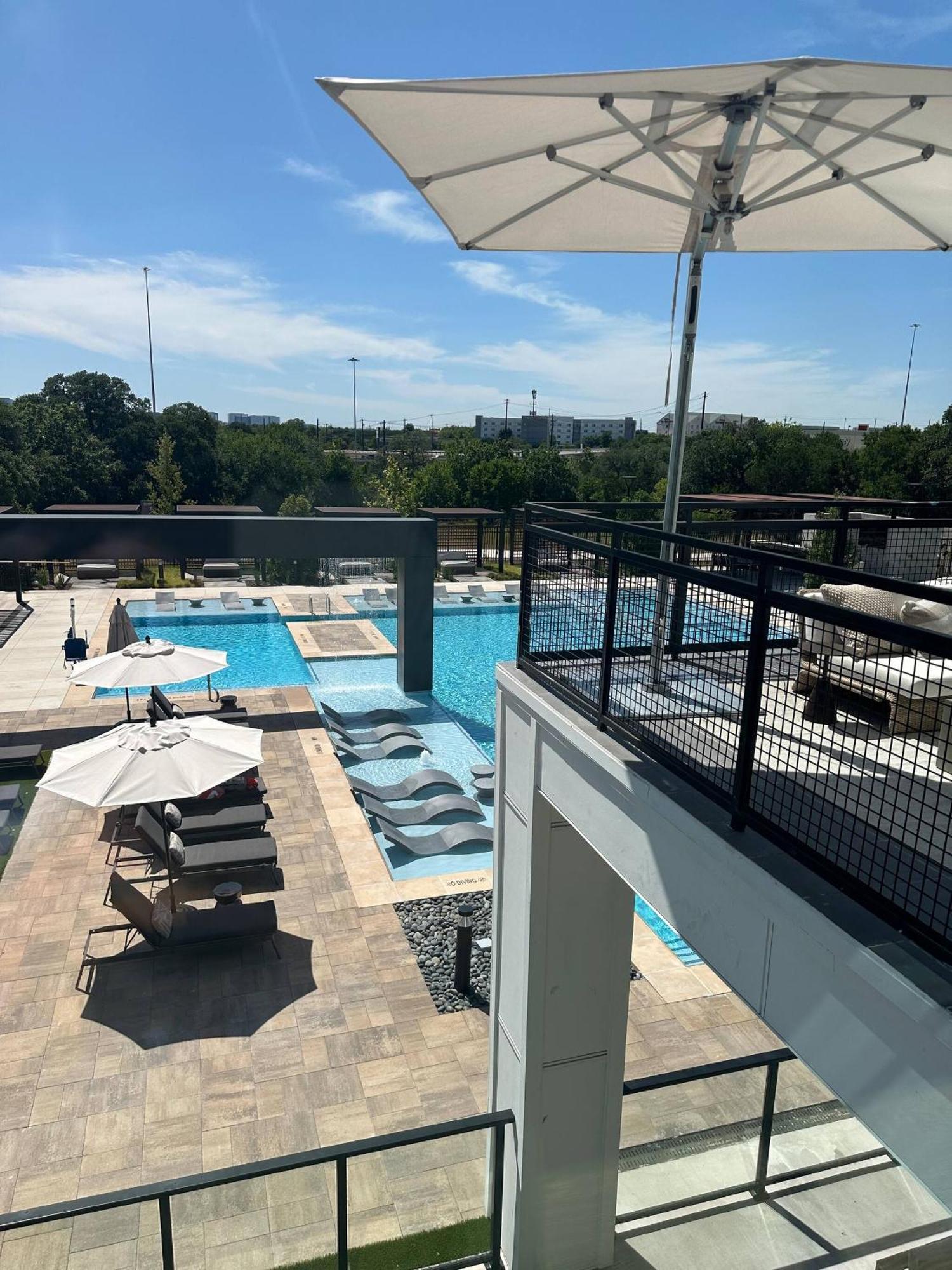 Goldy | Big Group Stay, Game Room, Coworking, Pool Apartment Austin