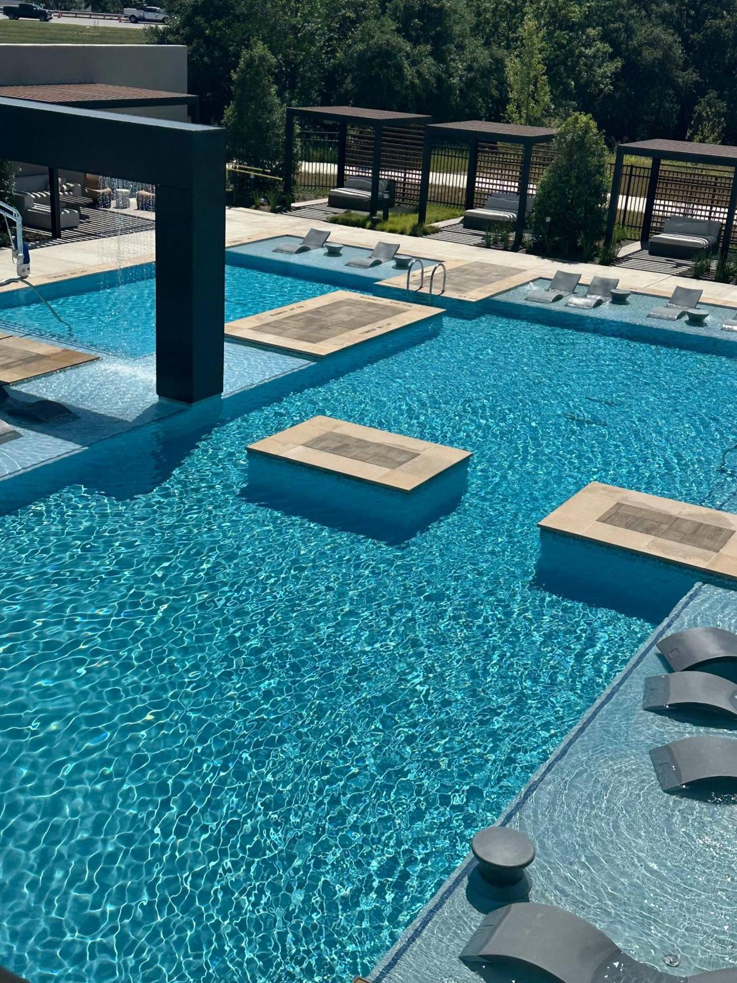 Goldy | Big Group Stay, Game Room, Coworking, Pool *