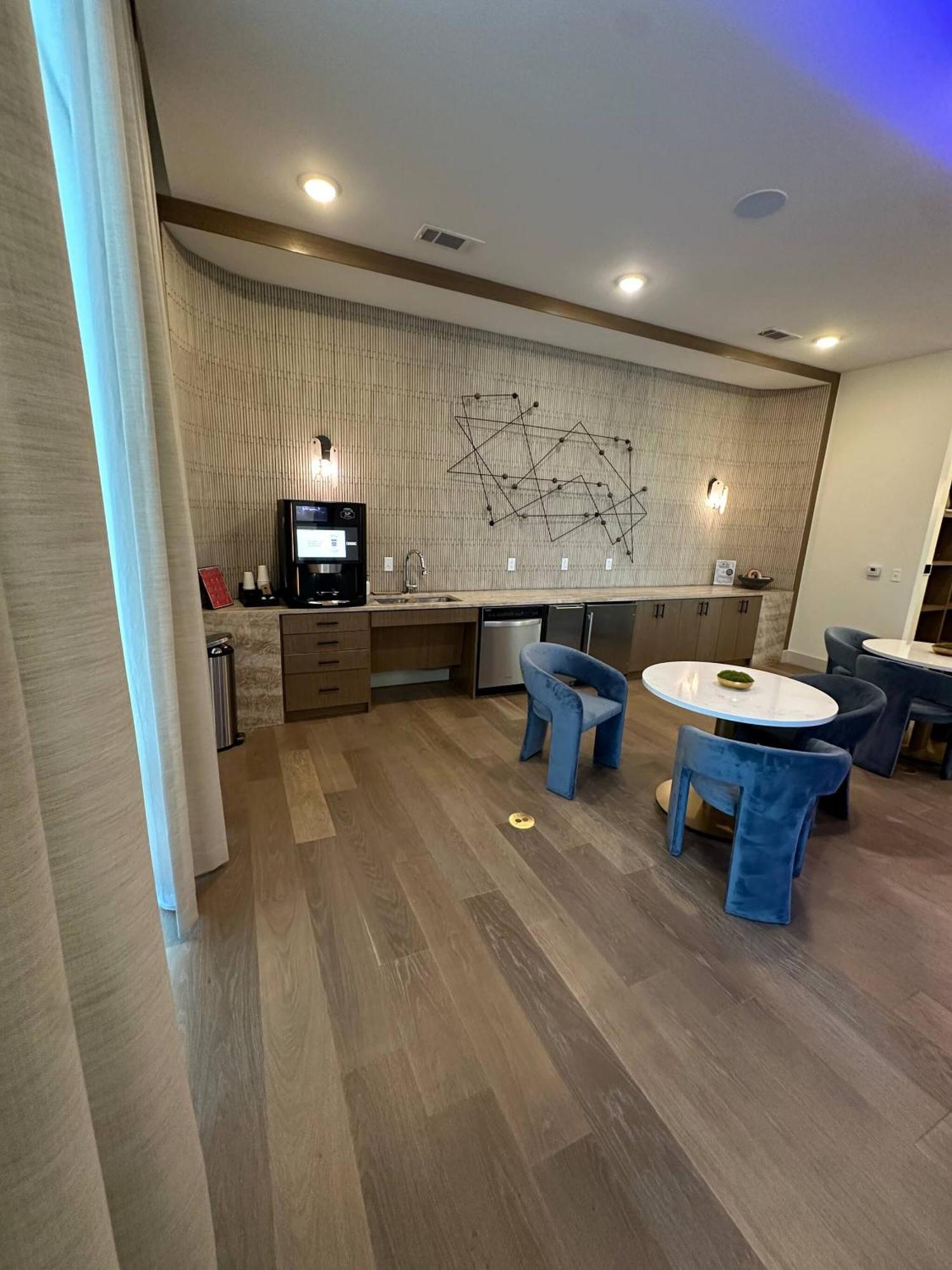 Goldy | Big Group Stay, Game Room, Coworking, Pool * Austin