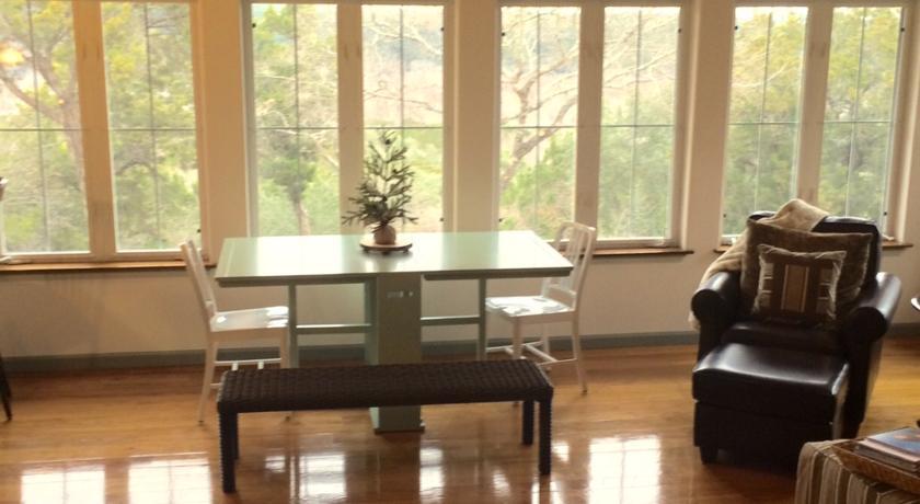 The Rivery Retreat, Choose From Luxury Or In Hill Country Bed & Breakfast Austin