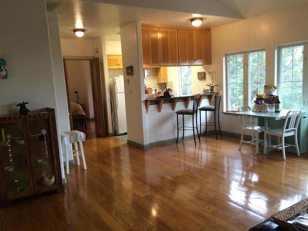 Bed & Breakfast The Rivery Retreat, Choose From Luxury Or In Hill Country Austin