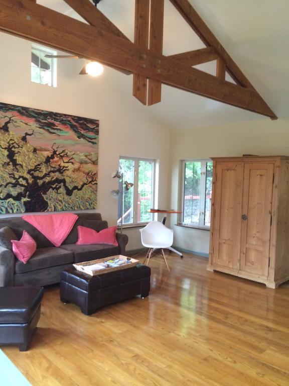 The Rivery Retreat, Choose From Luxury Or In Hill Country