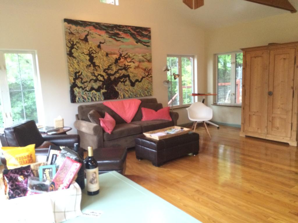 The Rivery Retreat, Choose From Luxury Or In Hill Country Bed & Breakfast