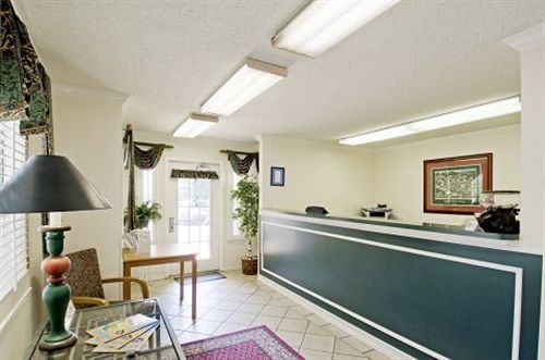 Extended America - - Downtown - Town Hotel