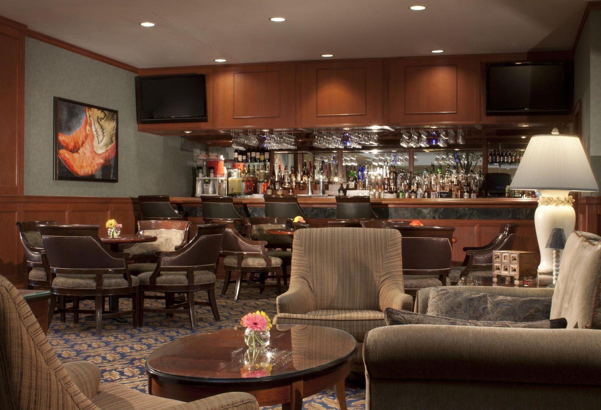 Hotel Embassy By Hilton Arboretum 4*