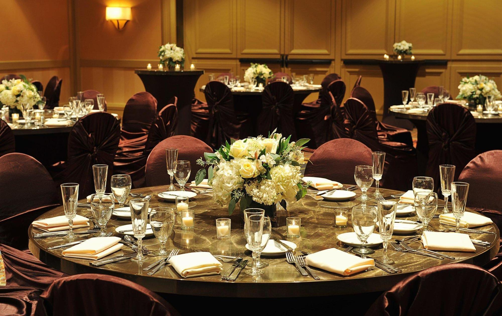 Hotel Embassy By Hilton Arboretum Austin