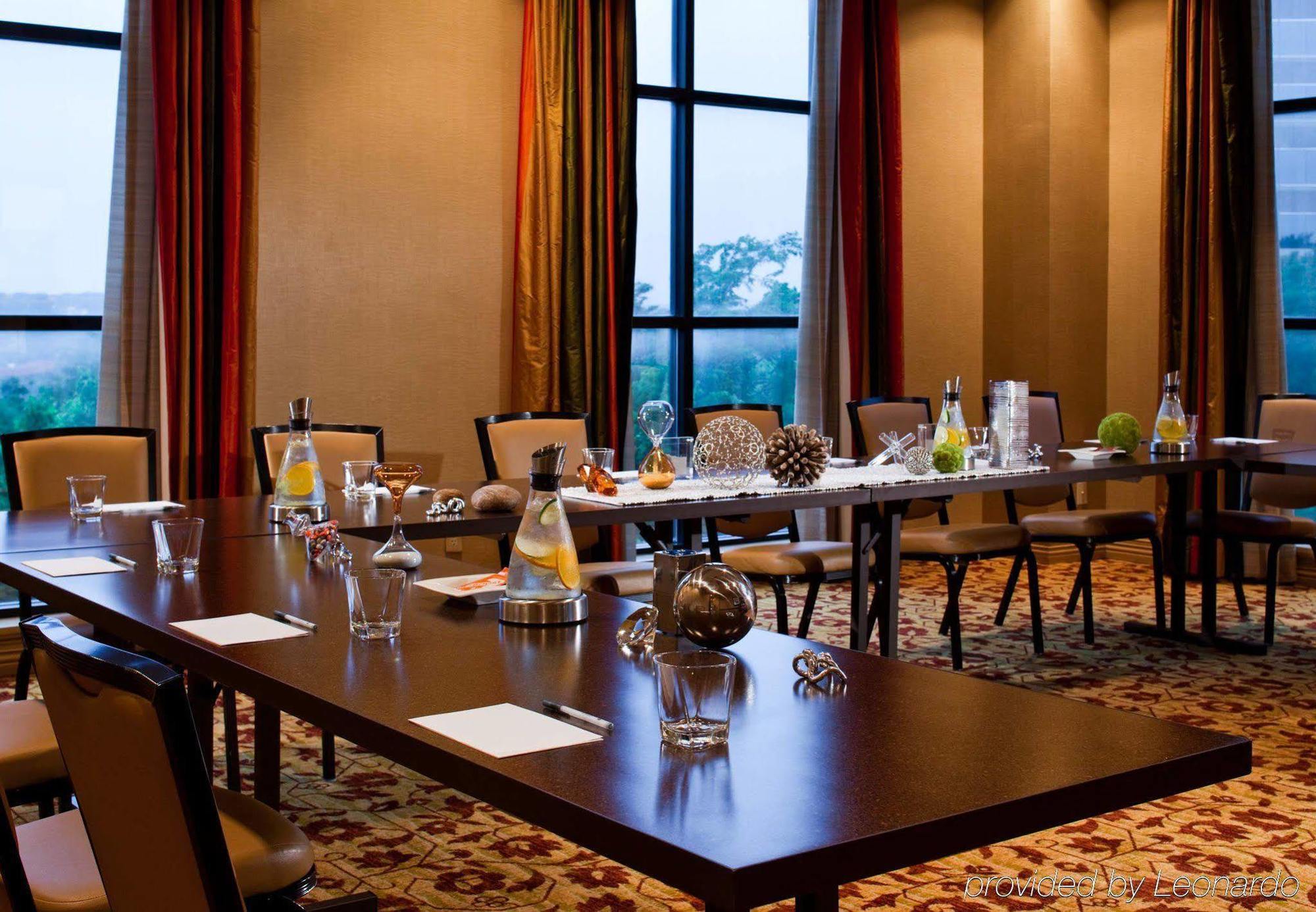 Renaissance Hotel 4*