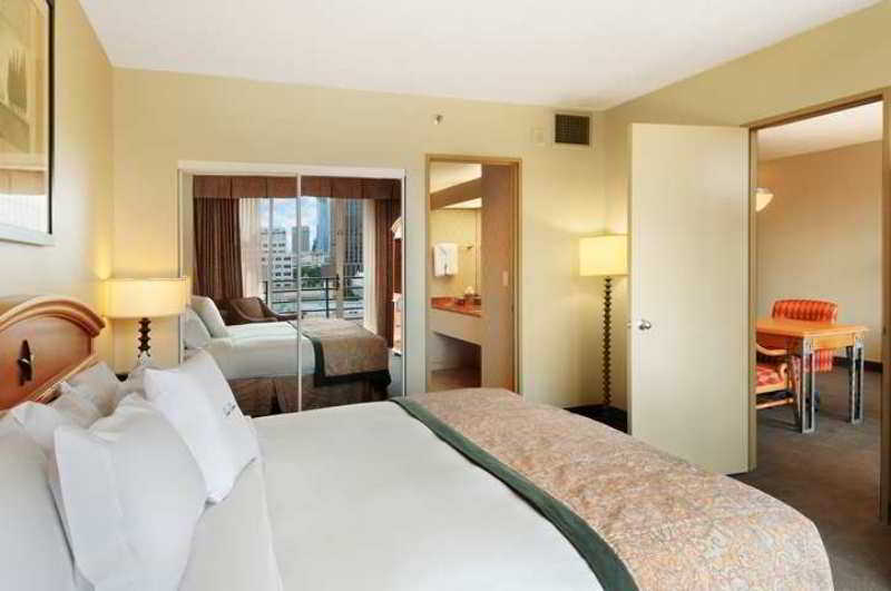 Hotel Doubletree By Hilton Downtown Capitol Austin