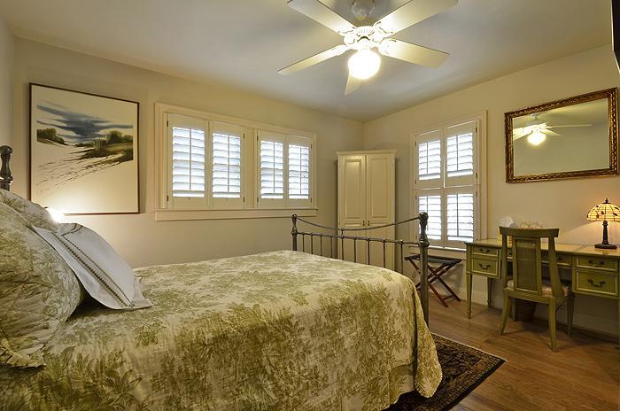 Adams House Bed & Breakfast Bed & Breakfast Austin