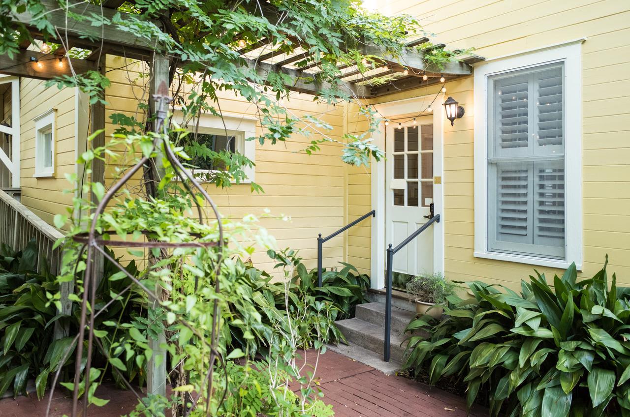 Bed & Breakfast Adams House Bed & Breakfast 4*