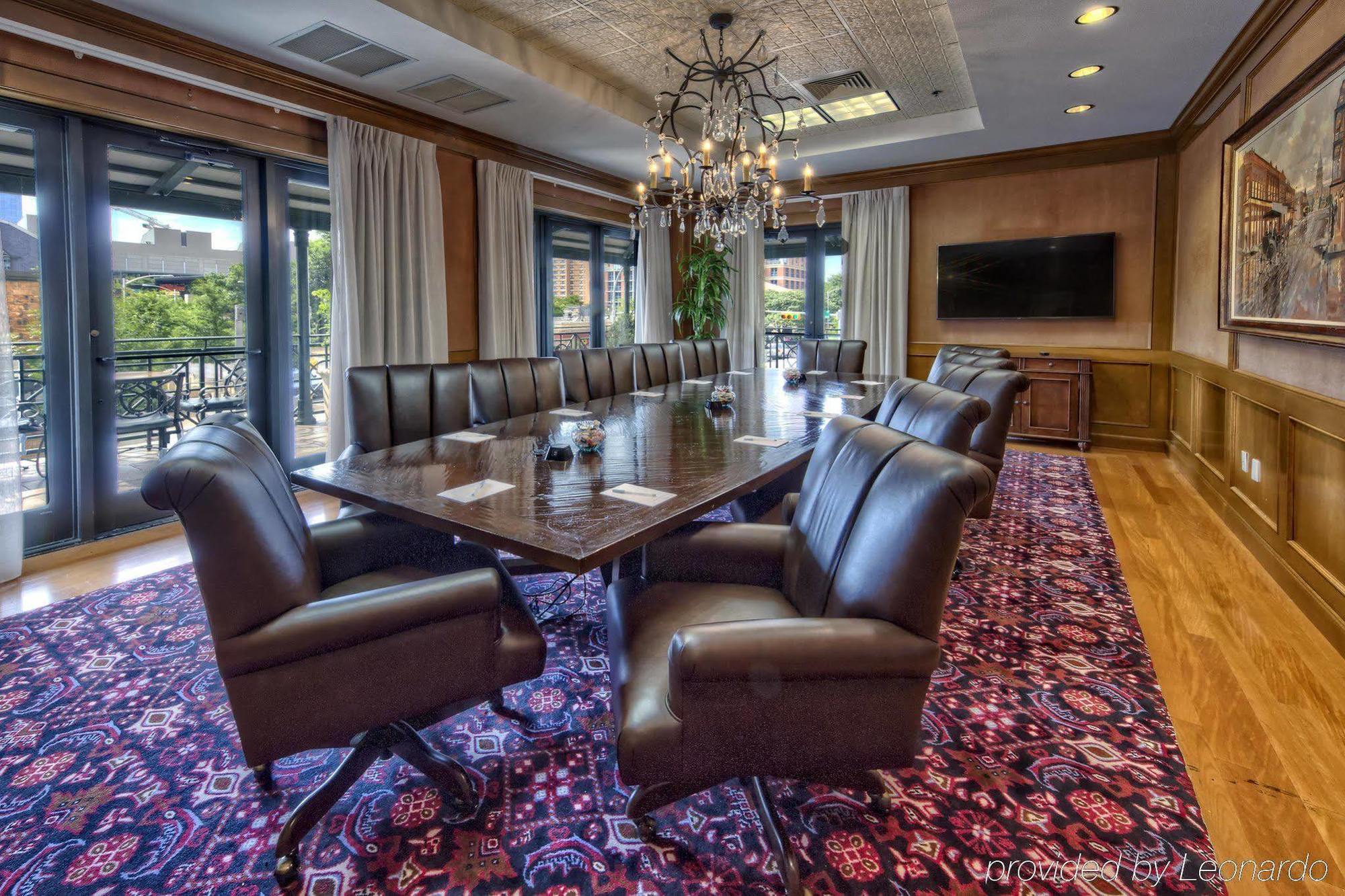 Hampton & Austin-downtown/convention Center Hotel
