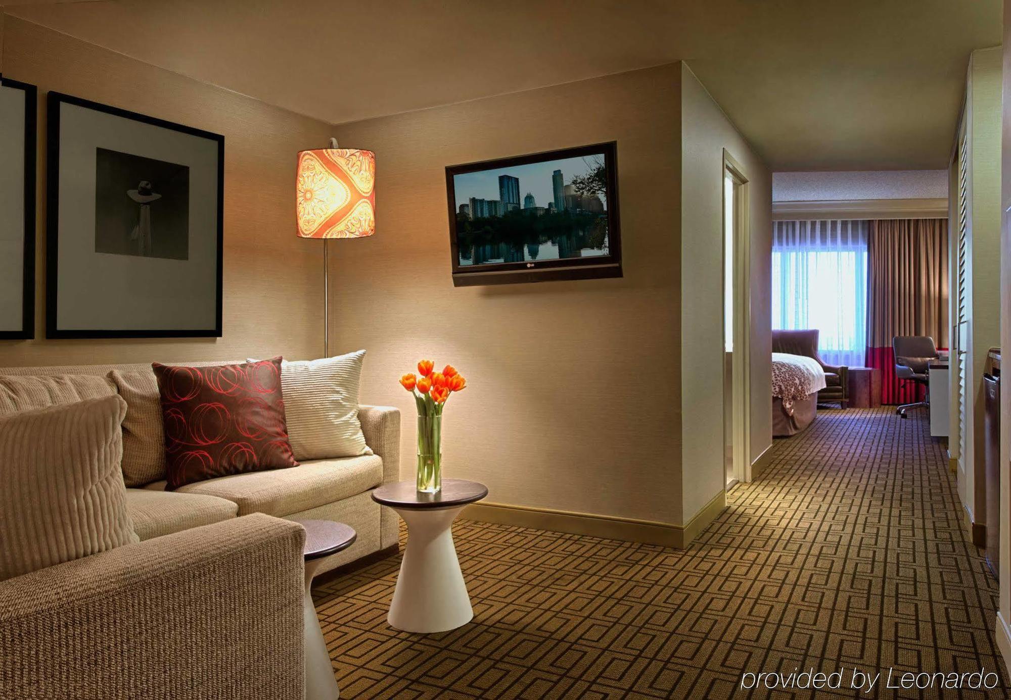 Renaissance Hotel 4*