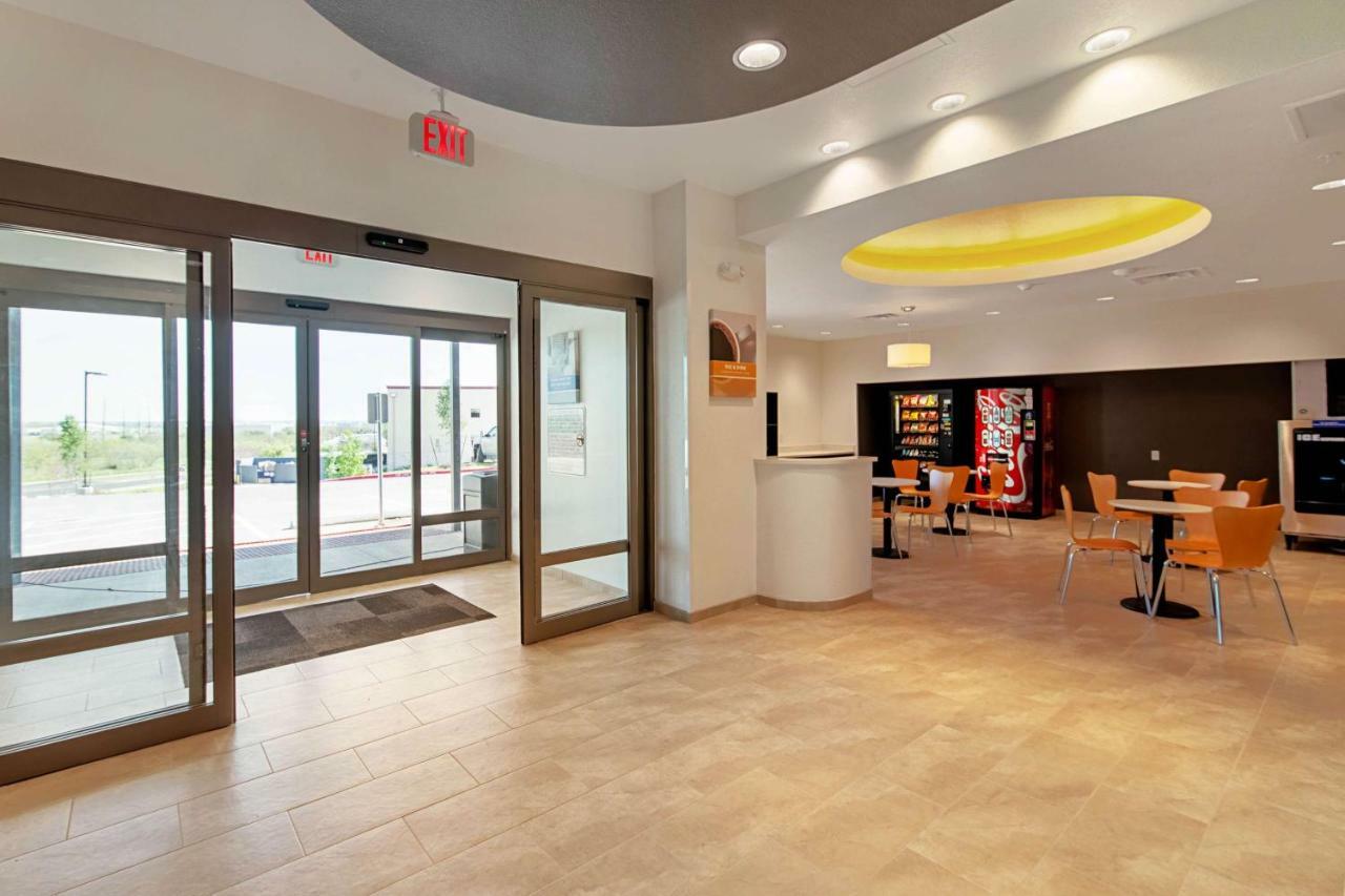 Hotel 6 Airport Austin