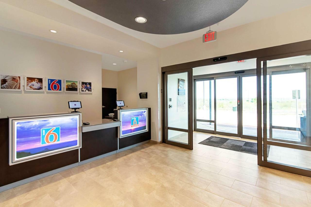 6 Airport Austin