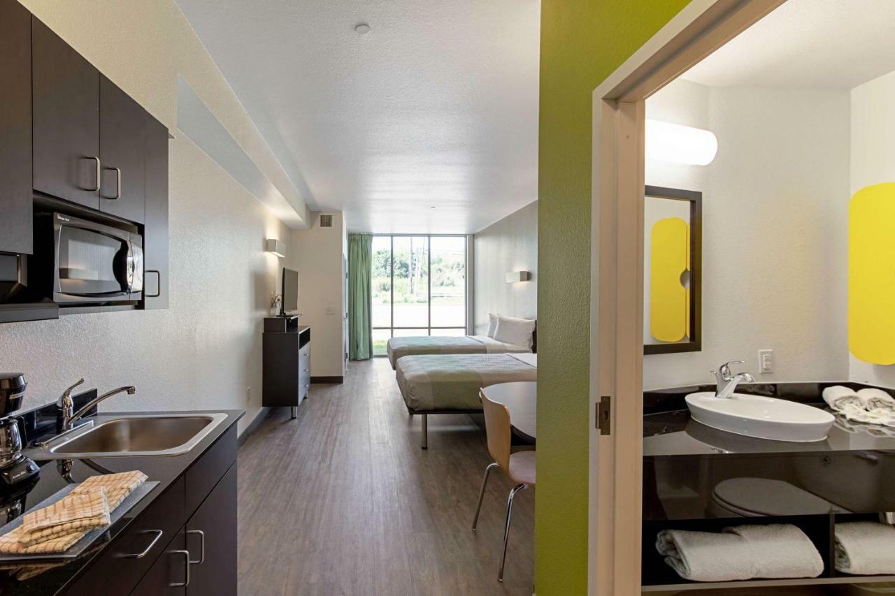 Hotel 6 Airport 2*