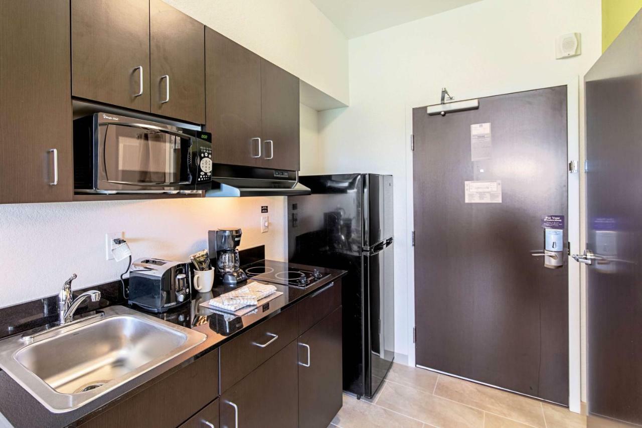6 Airport Hotel Austin