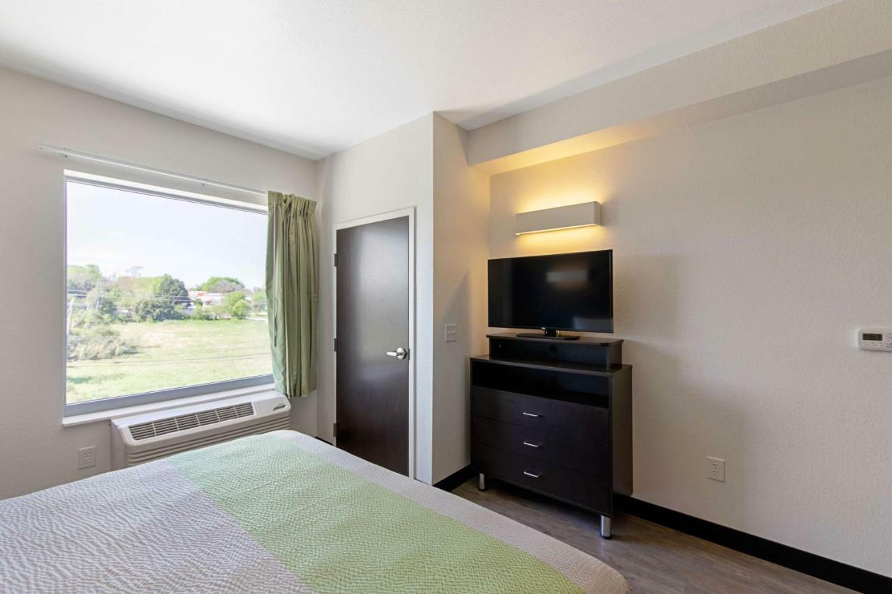 6 Airport Hotel Austin