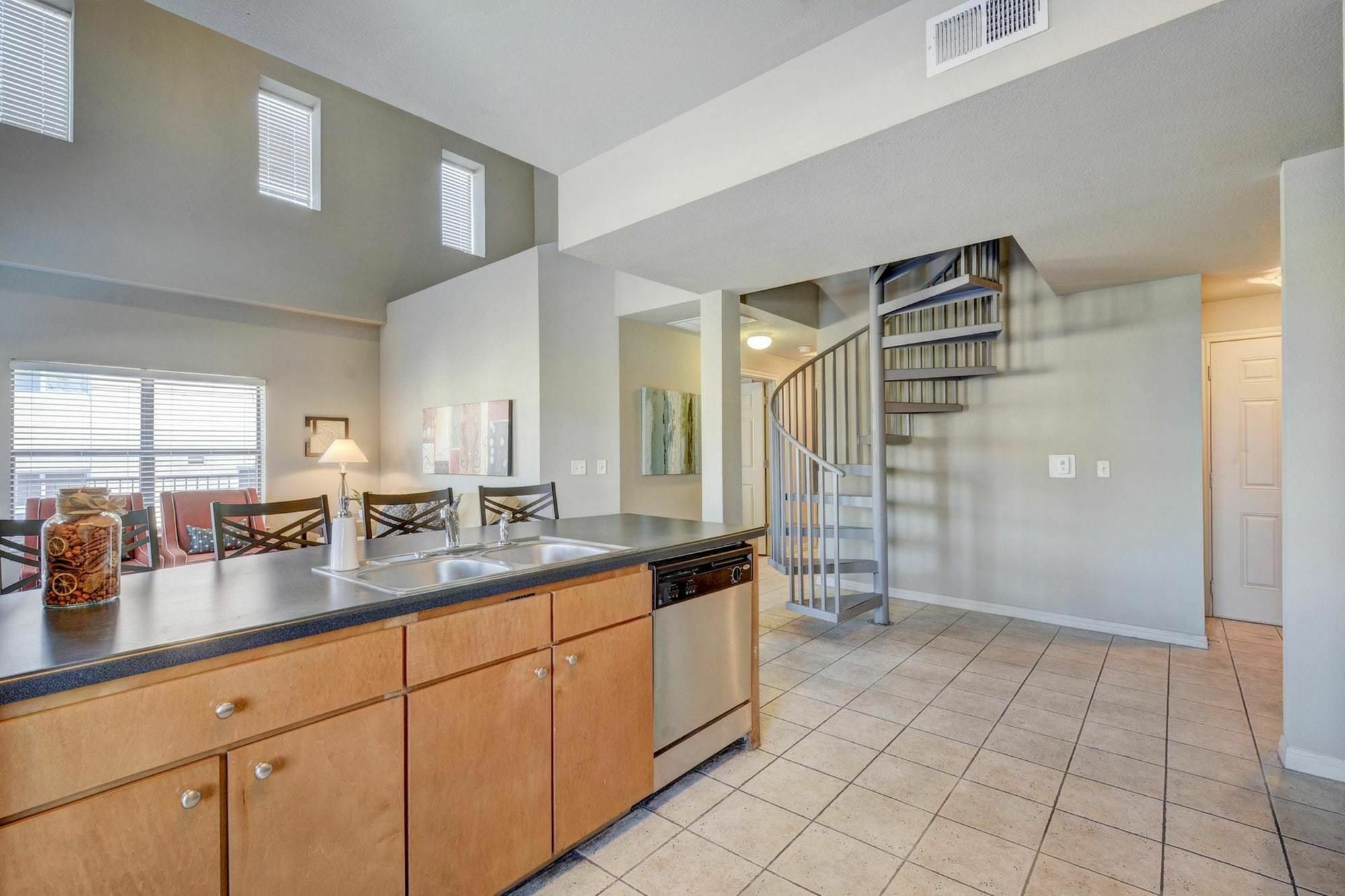 2515 Pearl 3br 4br *