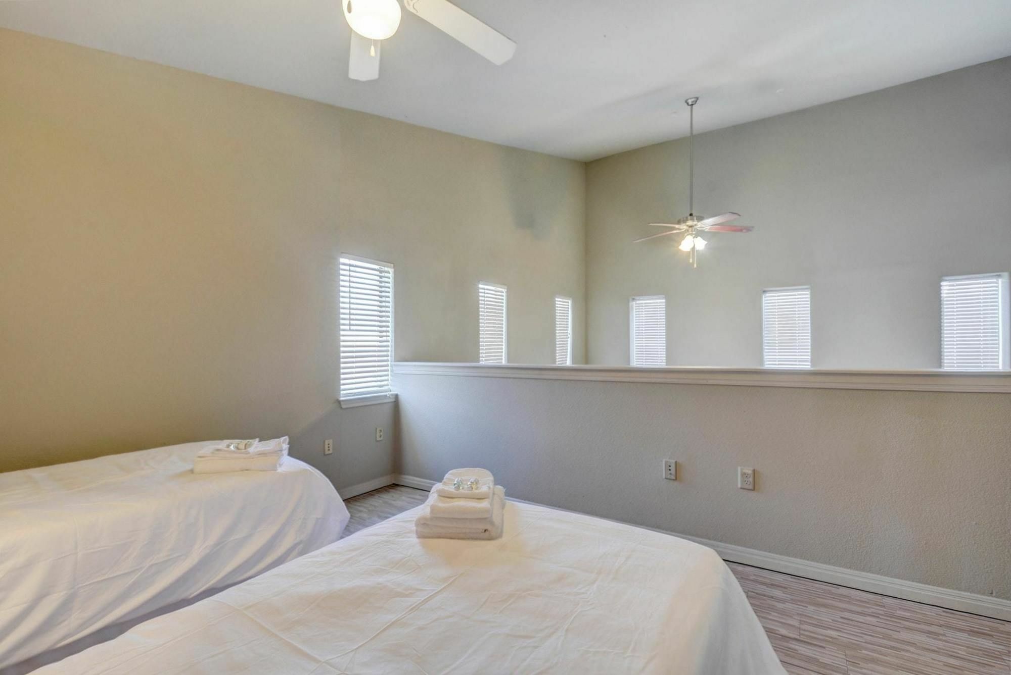 2515 Pearl 3br 4br *