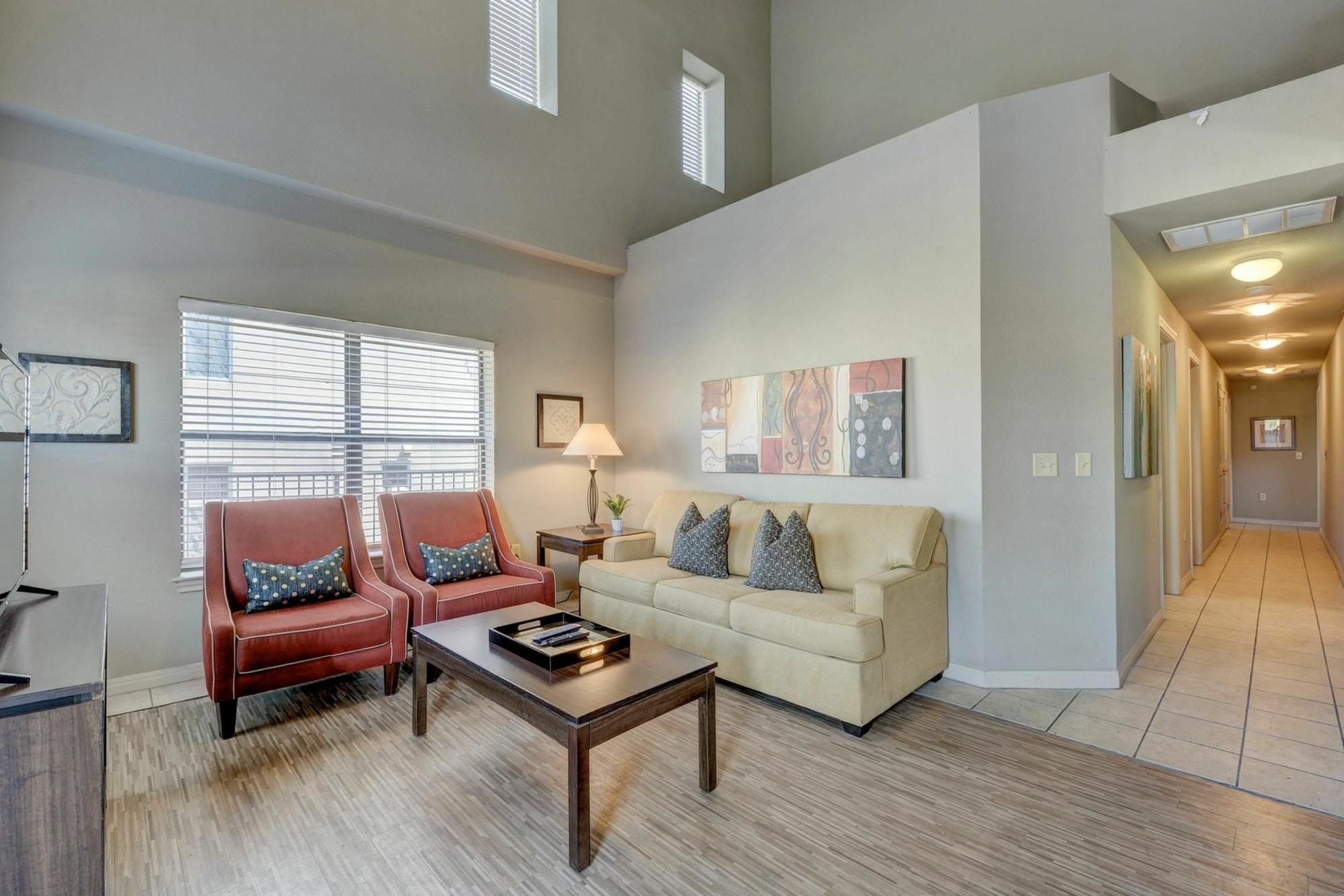2515 Pearl 3br 4br Apartment *