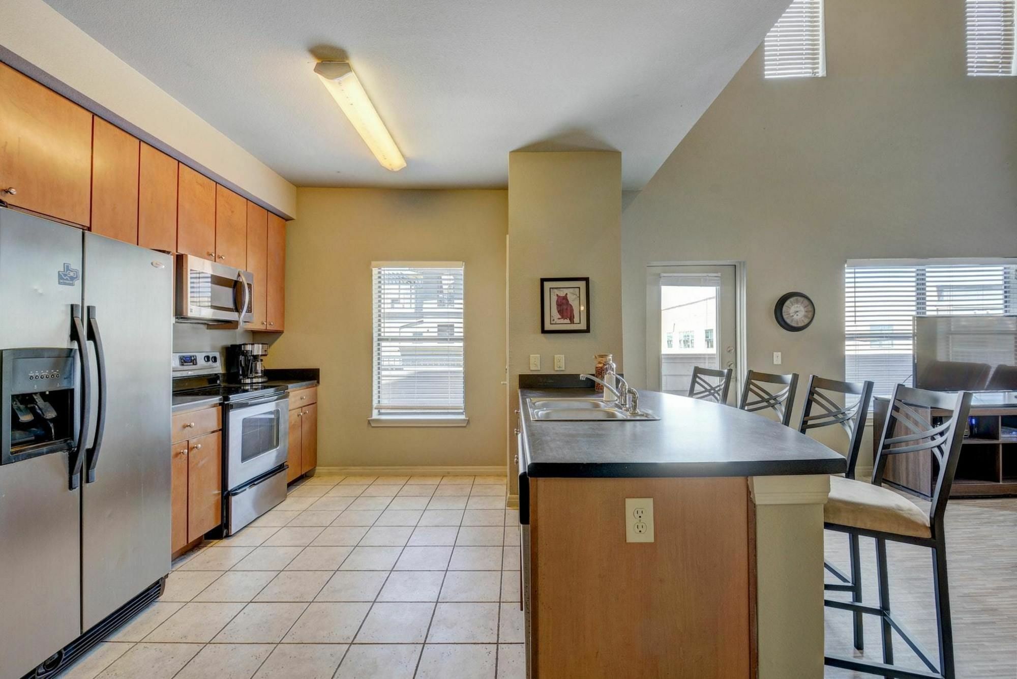 2515 Pearl 3br 4br *