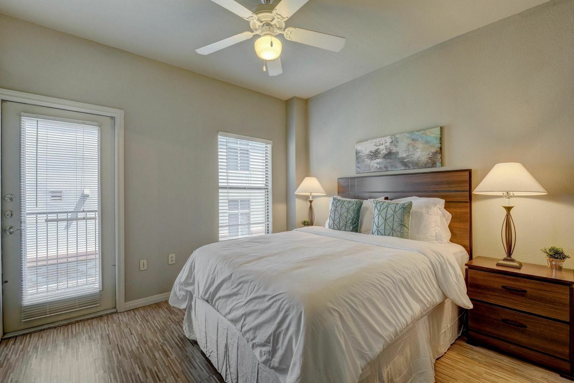 2515 Pearl 3br 4br *
