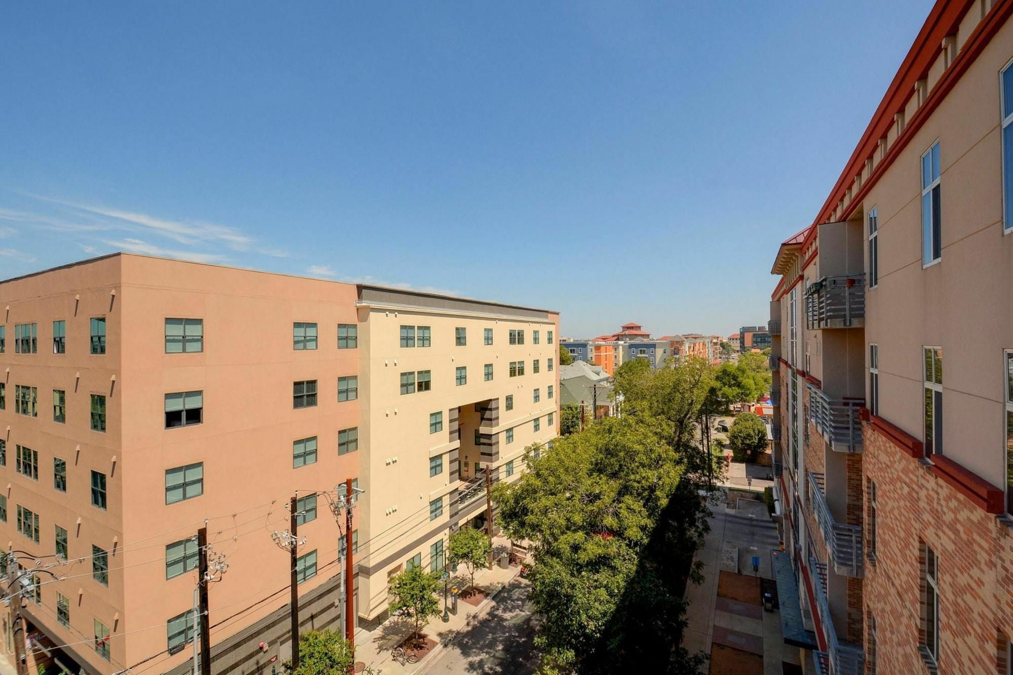 Apartment 2515 Pearl 3br 4br *