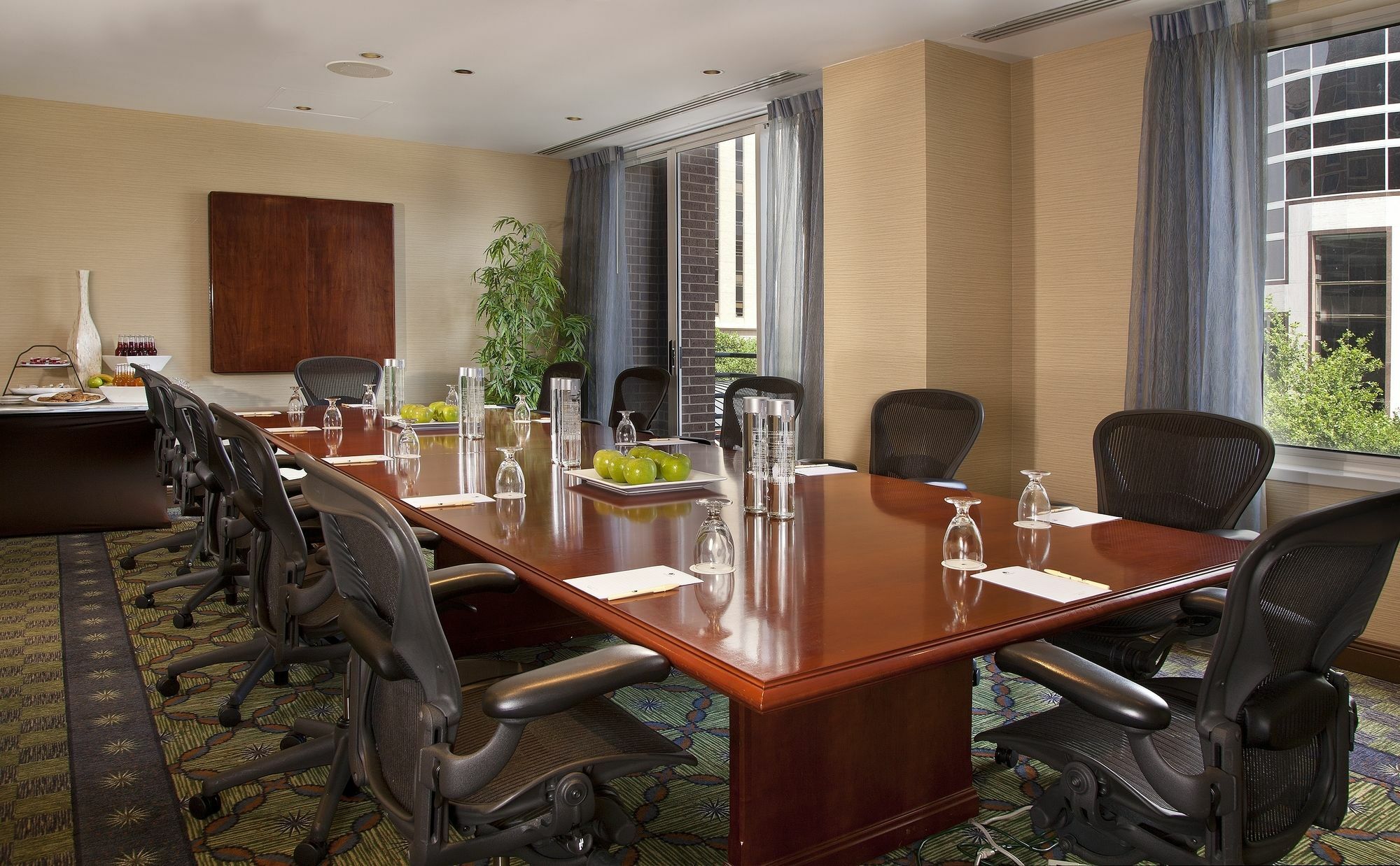 Doubletree By Hilton Downtown Capitol 4*