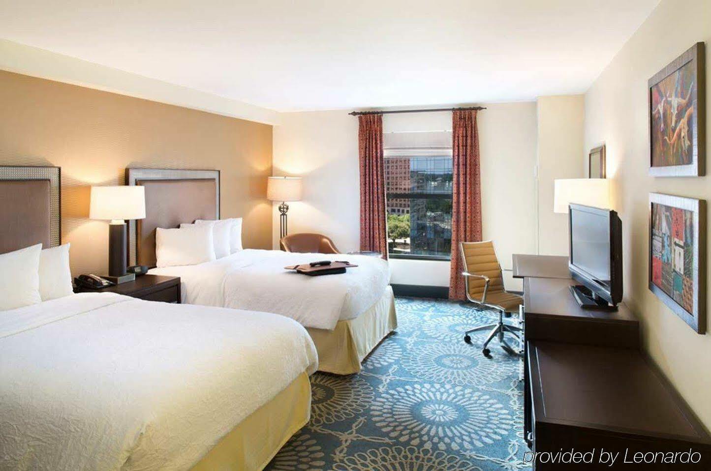 Hampton & Austin-downtown/convention Center Hotel