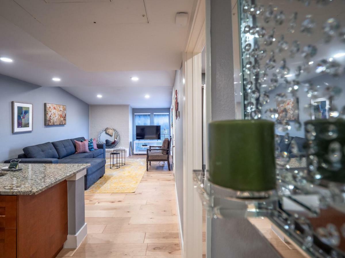 Verandas At Uptown Apartment