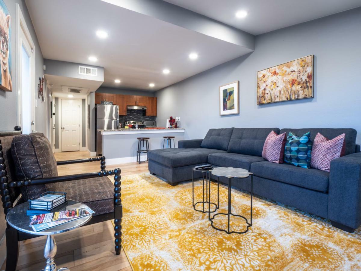 Verandas At Uptown Apartment *