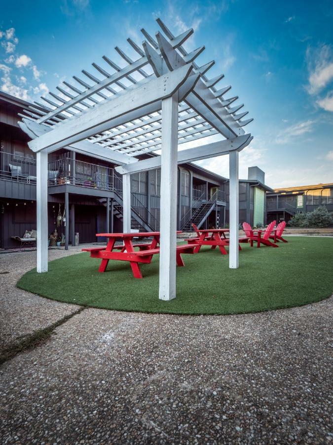 Verandas At Uptown Apartment