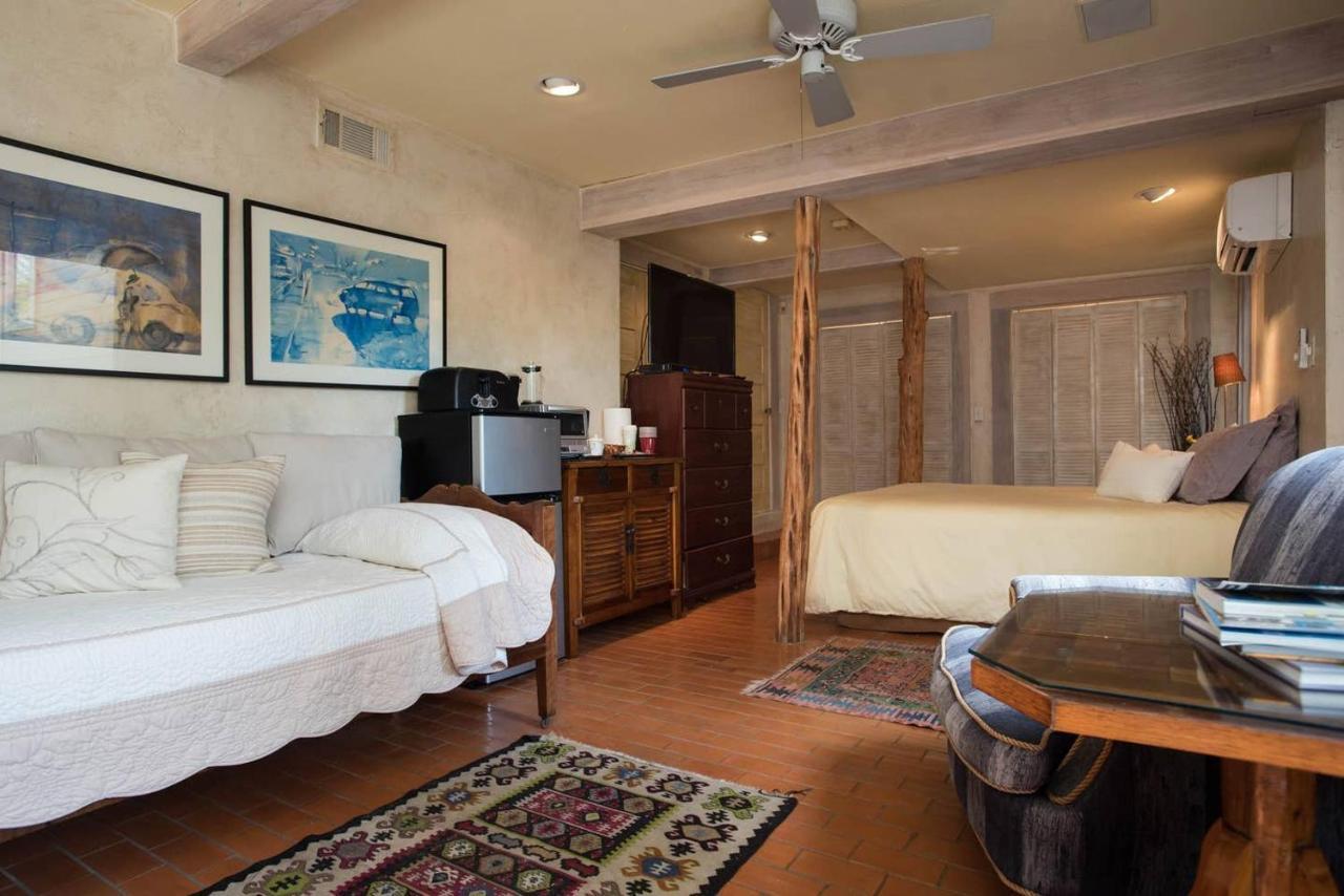 Tiny Tasteful 1 - Downtown Apartment